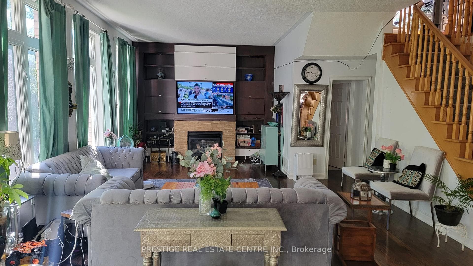 1527 Stewart Crescent photo 4