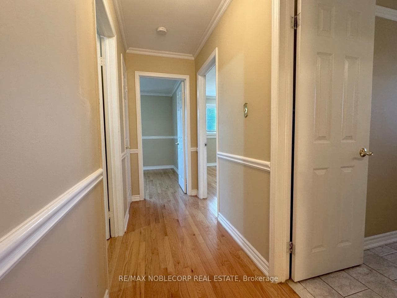 515 Louis Drive Unit Upper photo 7