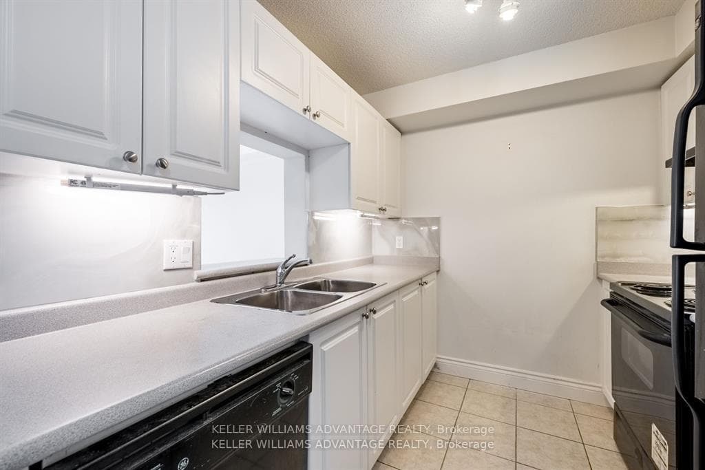 684 Warden Avenue Unit 305 photo 3