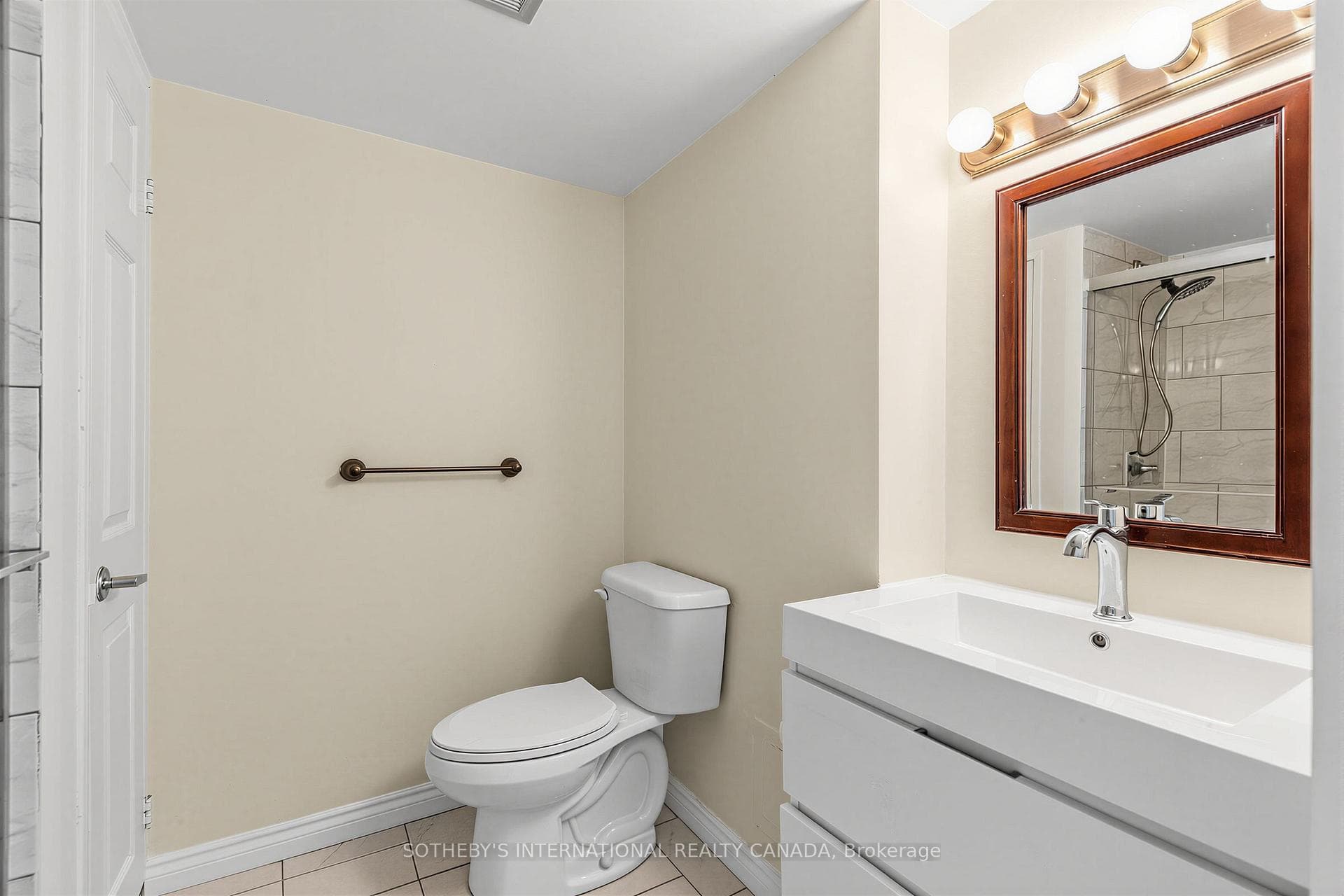 45 Carlton Street Unit 403 photo 26