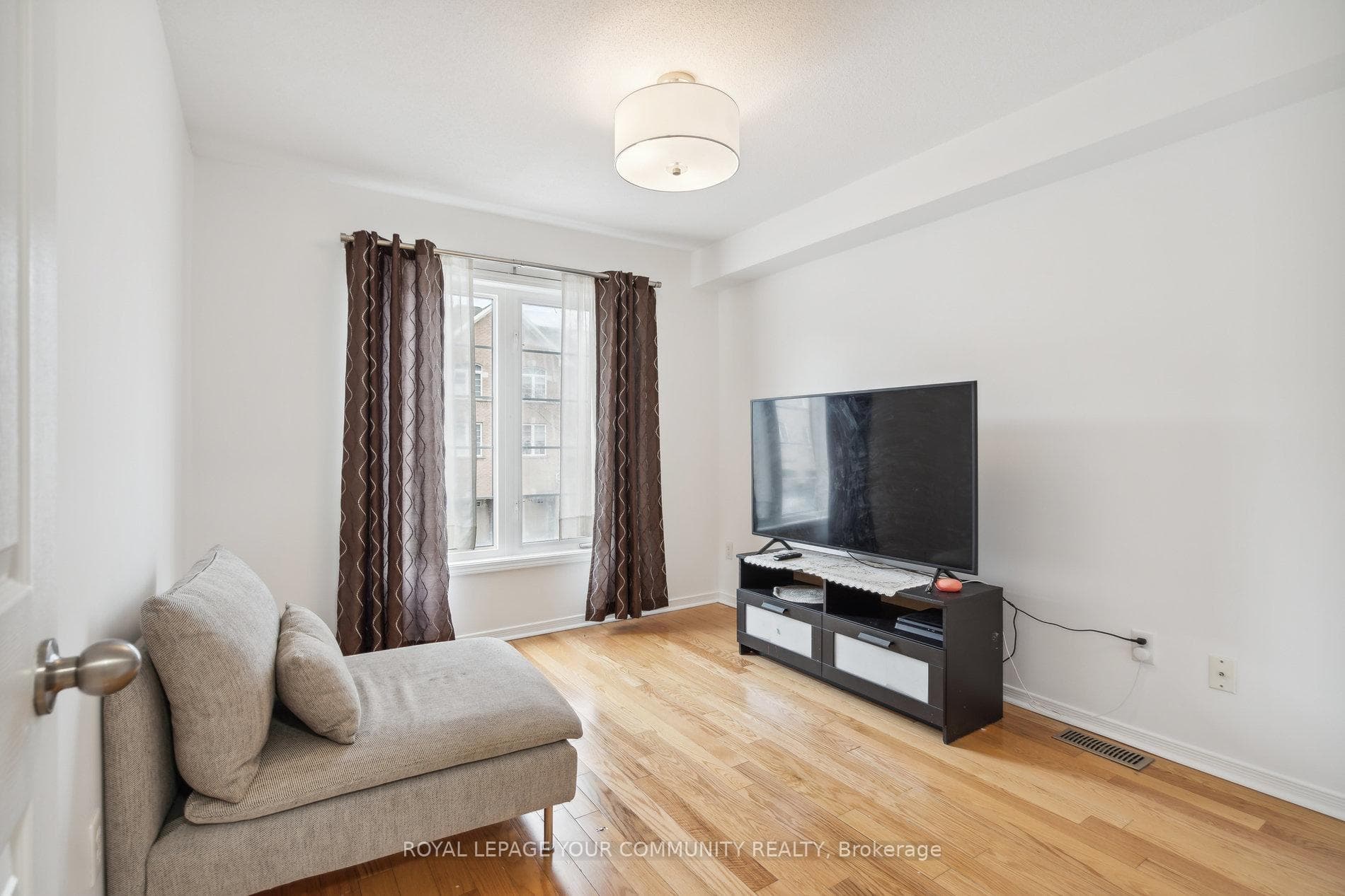 34 Talbotshire Street photo 23