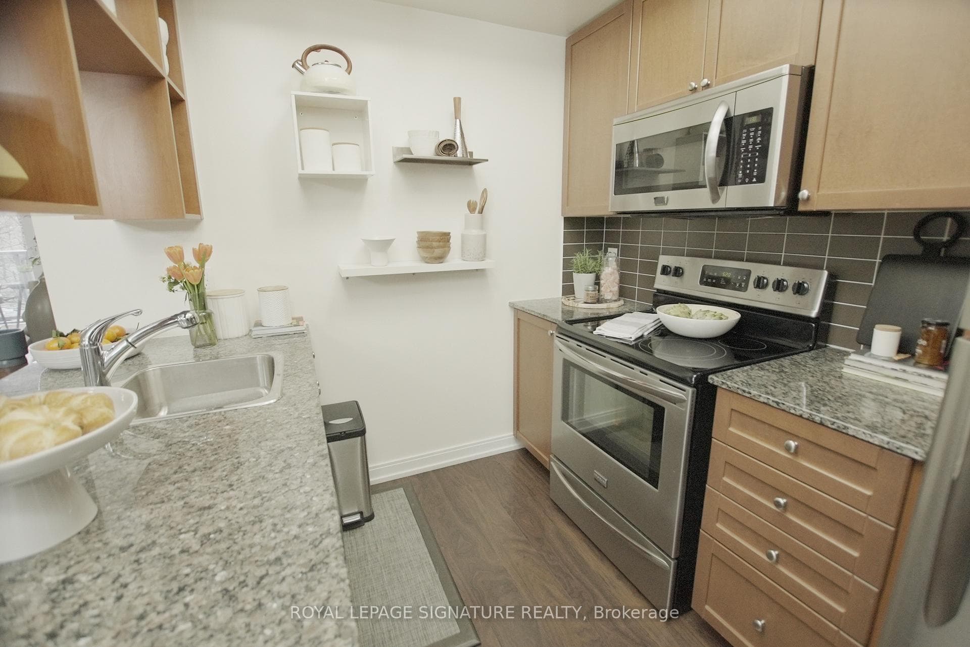 151 Village Green Square Unit 207 photo 4