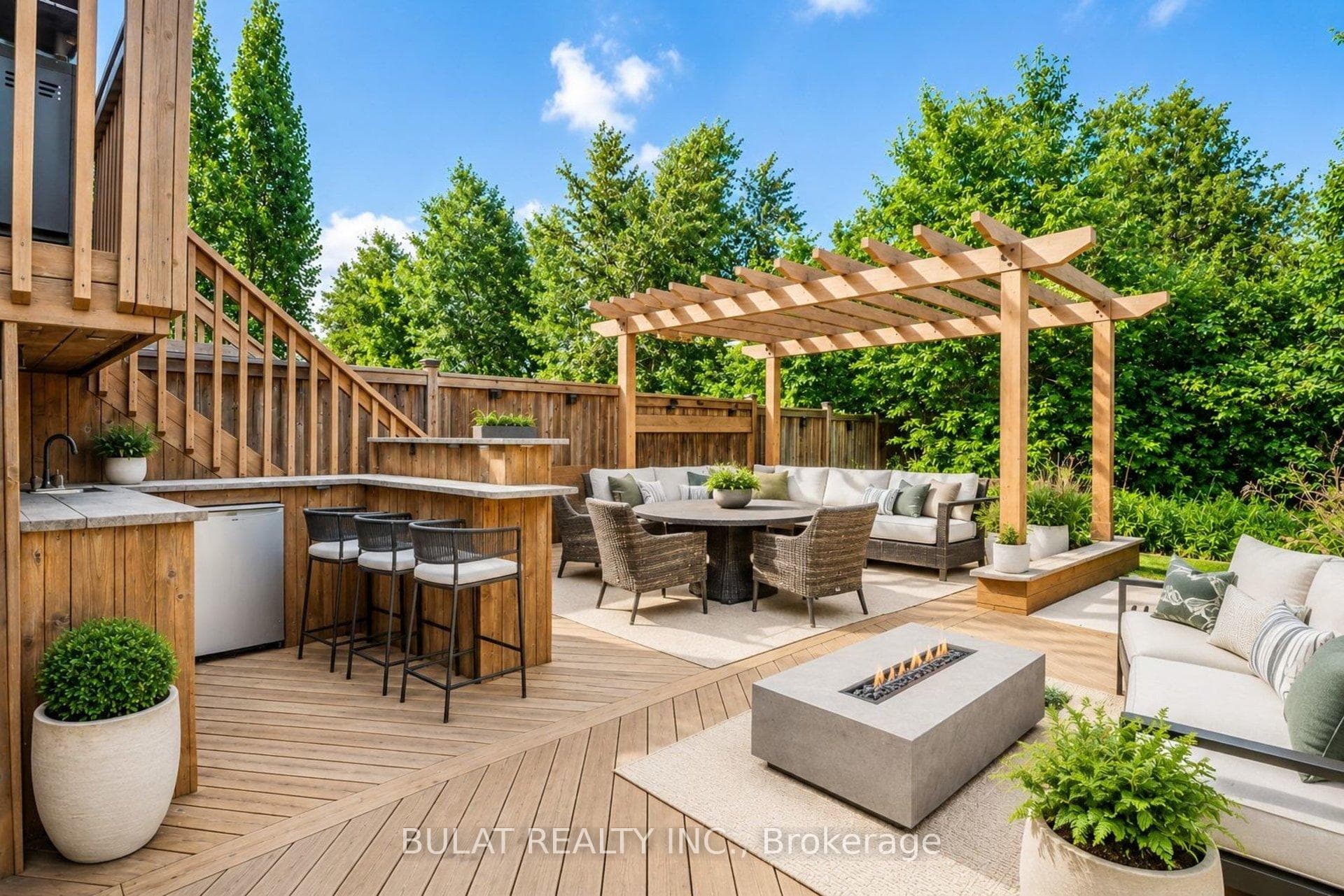 STAGED BACKYARD