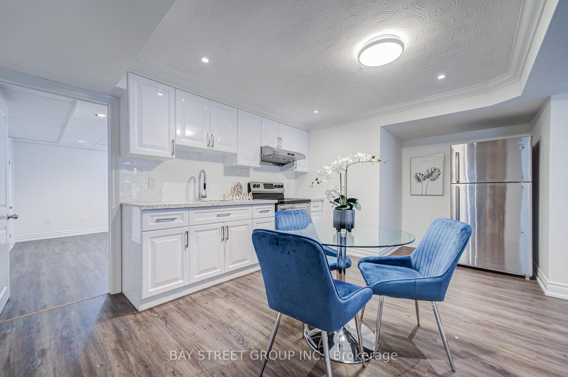 60 Warner Avenue photo 30