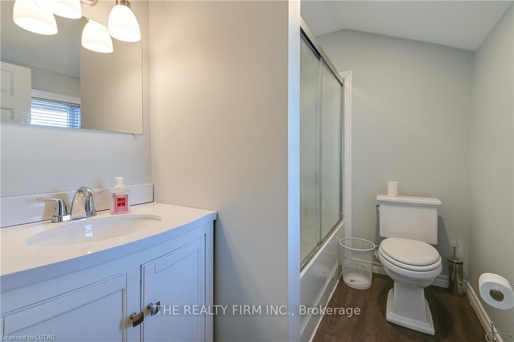 Upper Level Main Bath
