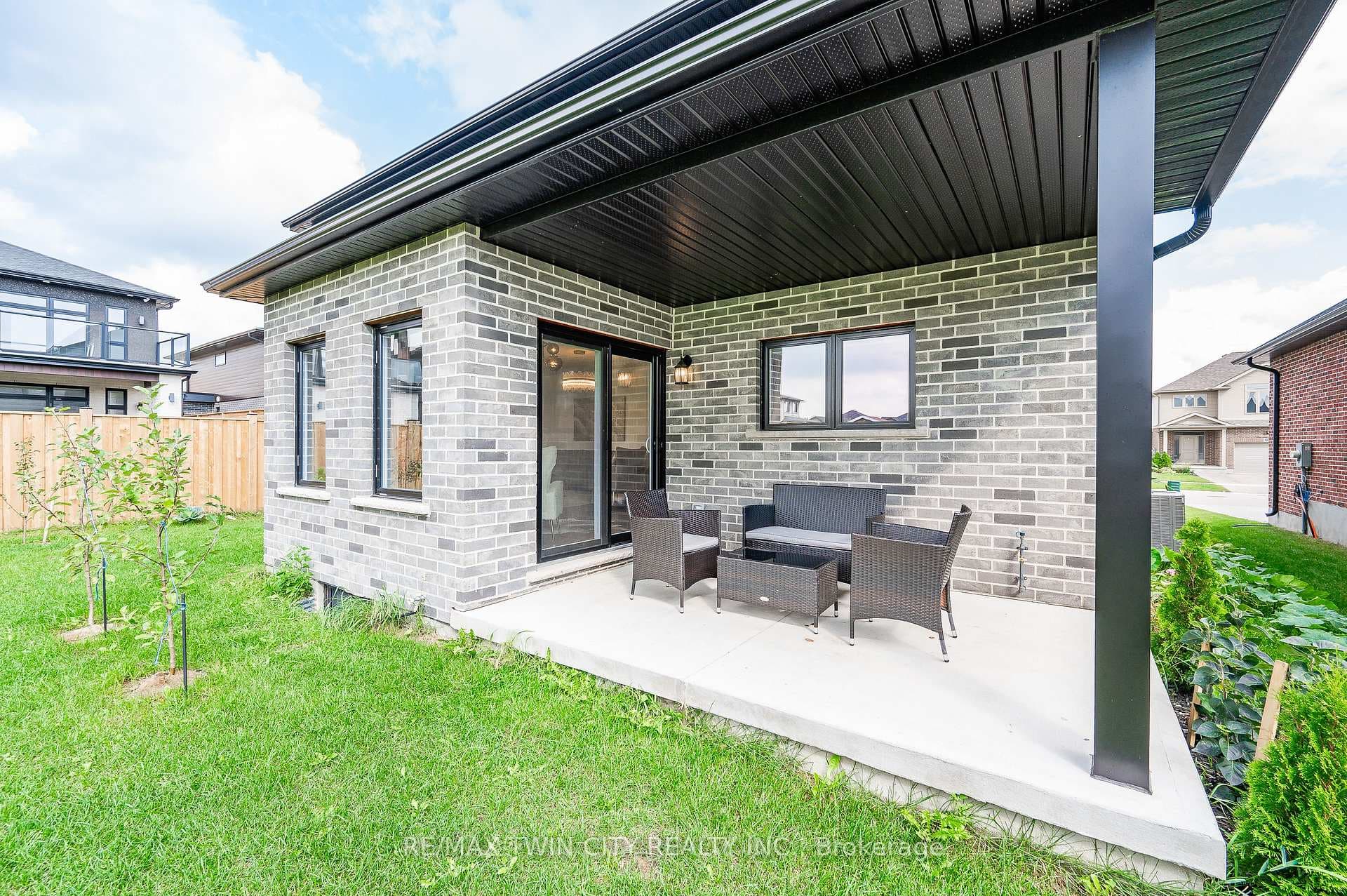 136 Village Road photo 47