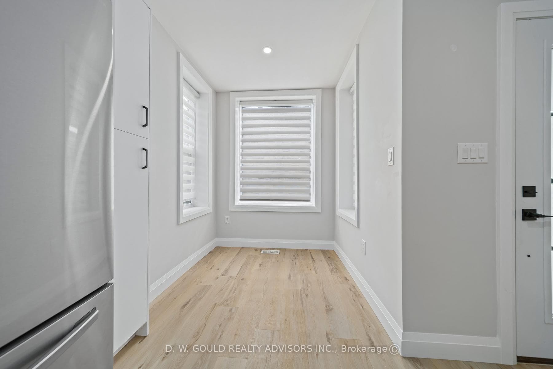330 William Street photo 37