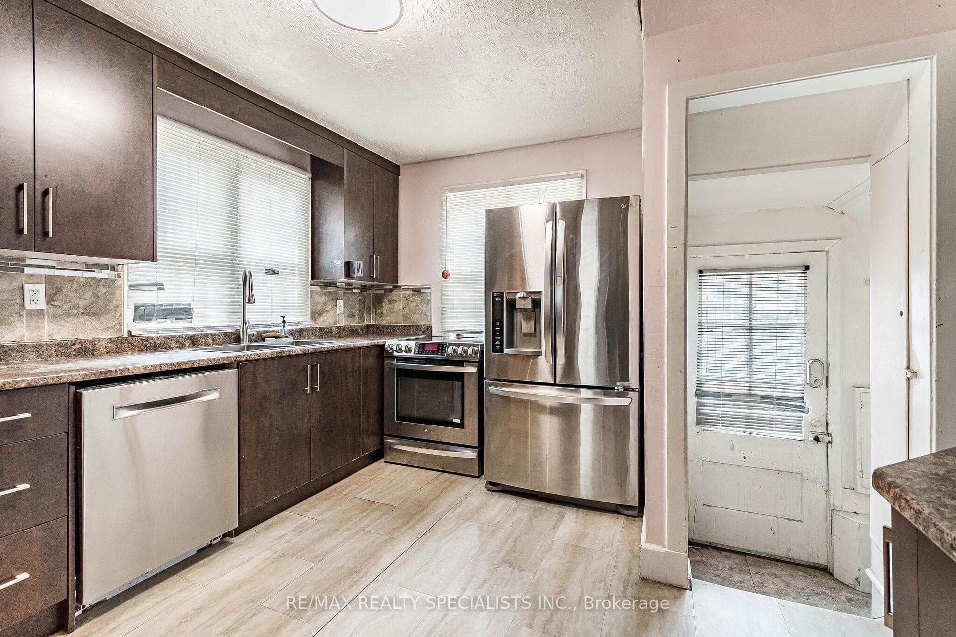 1230 Duke Street photo 24