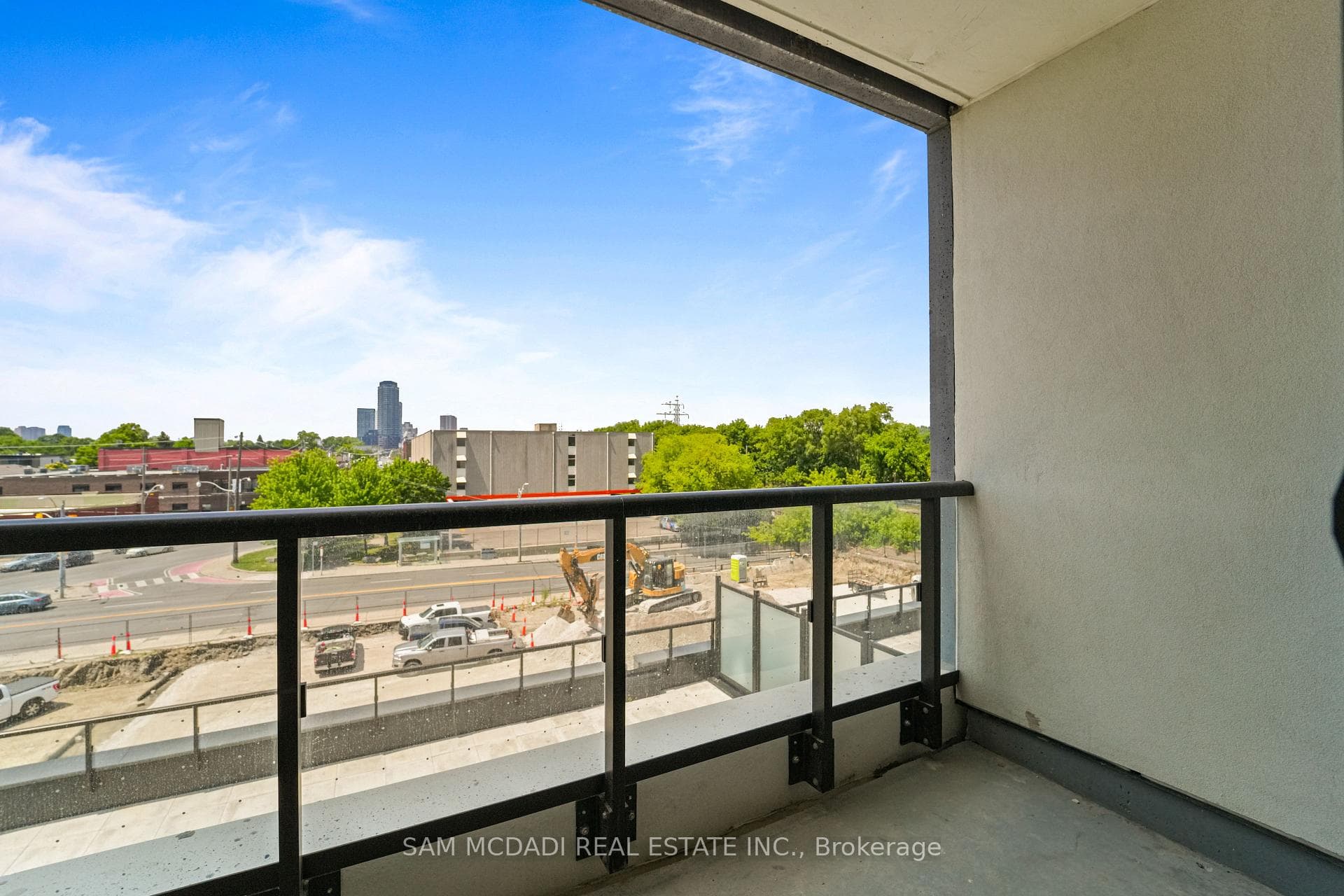 858 DUPONT Street Unit 304 photo 17