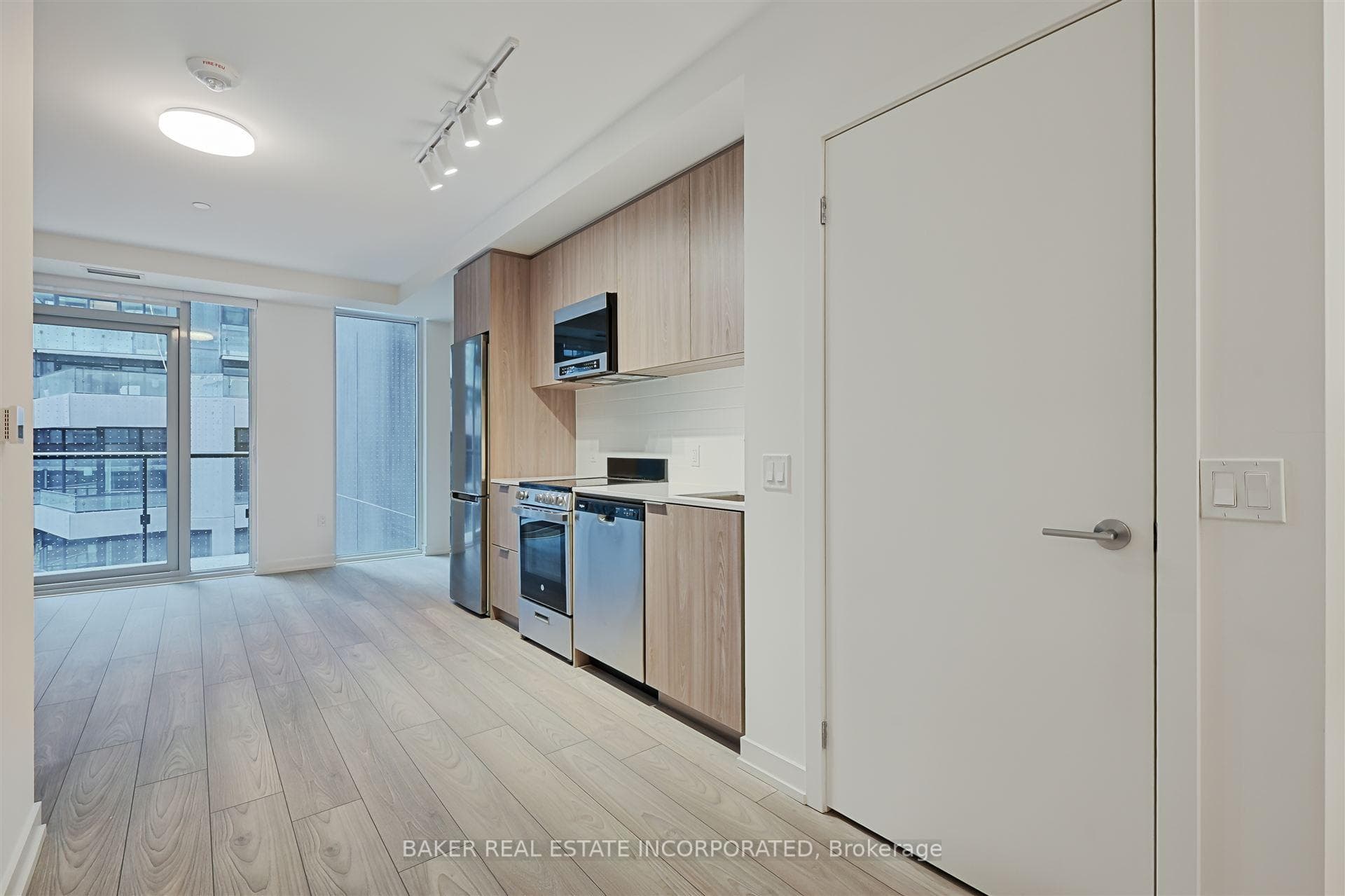 223 Redpath Avenue Unit 701 photo 8