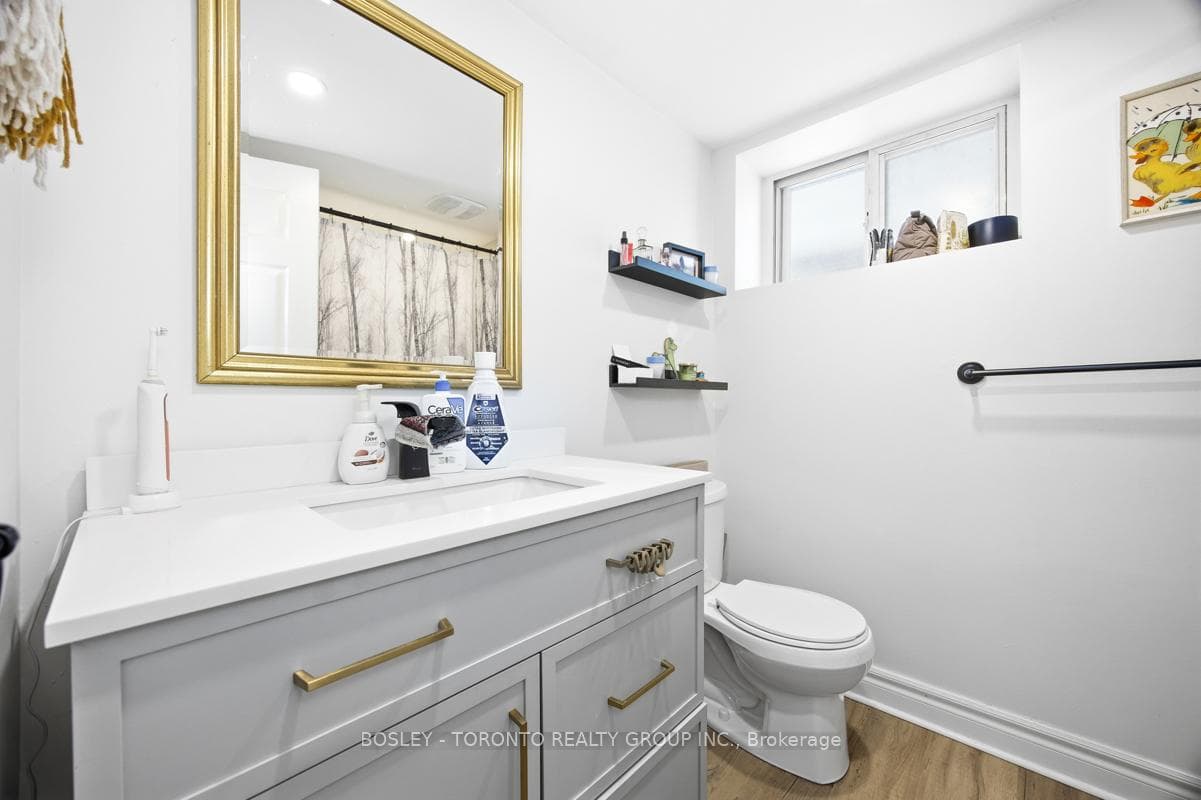 826 Carlaw Avenue Unit Lower photo 15