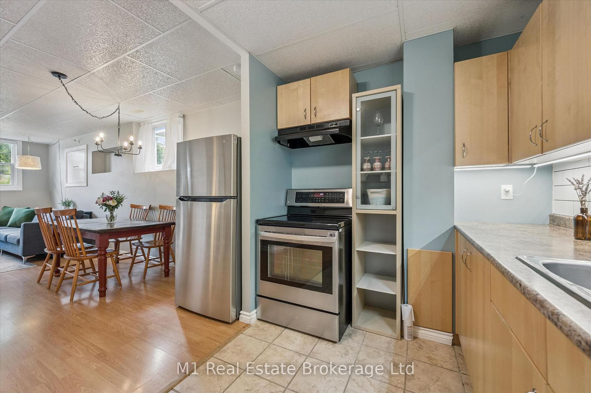 584 Mctavish Street photo 26