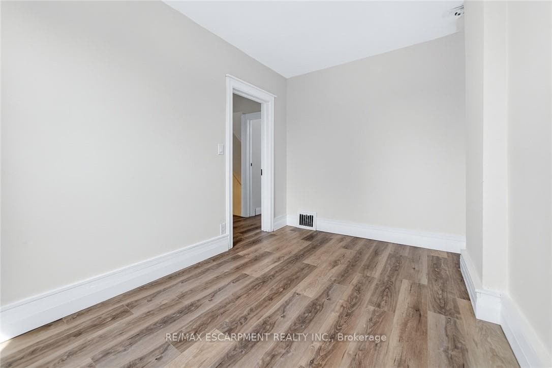 518 Quebec Avenue photo 23