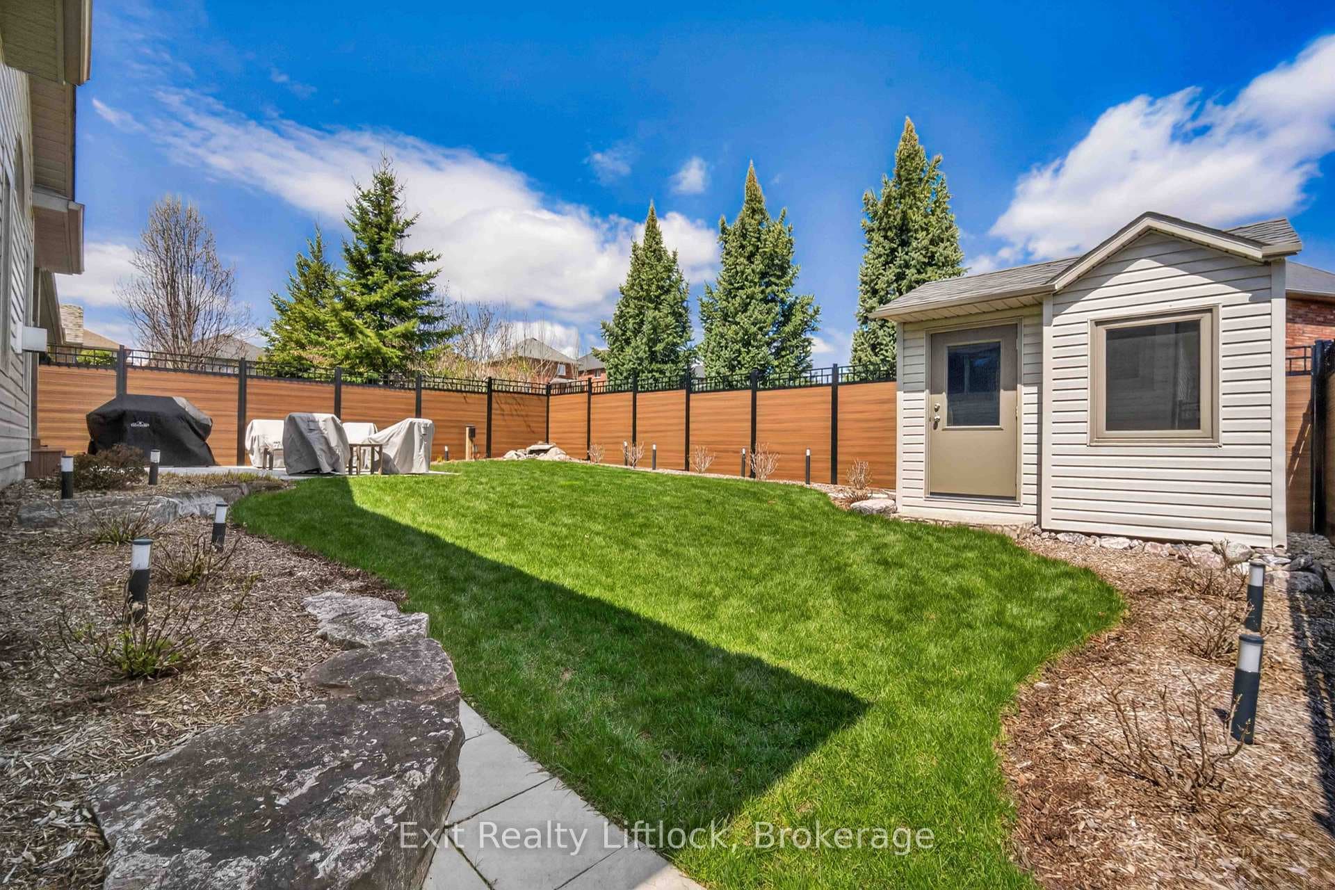 640 Heritage Trail photo 42
