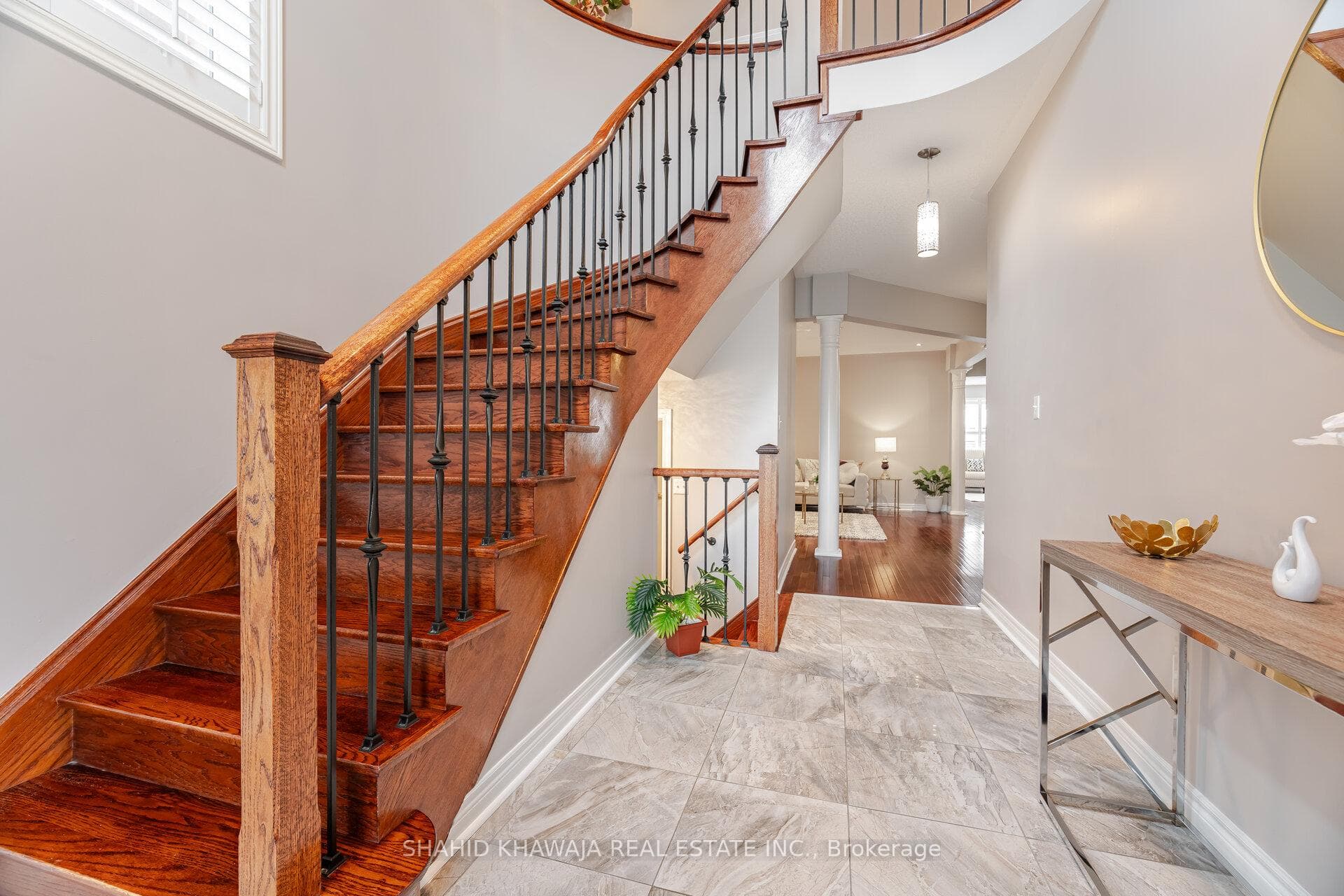 355 Bessborough Drive photo 4
