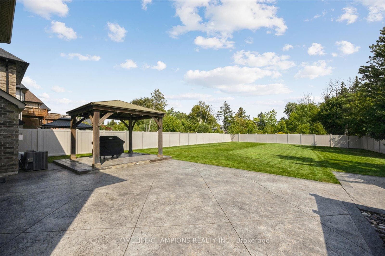 1612 Sandhurst Crescent photo 44