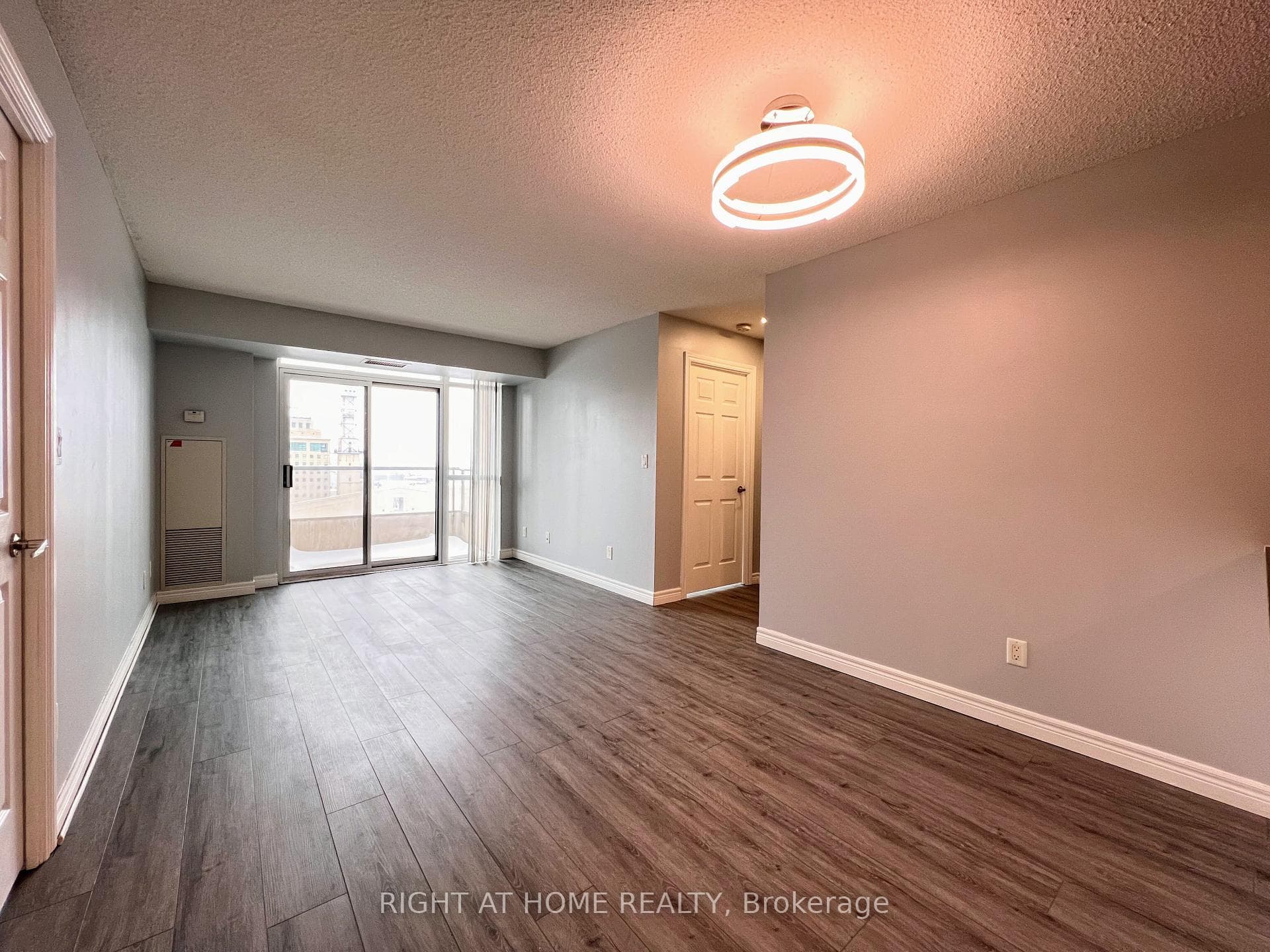 310 Burnhamthorpe Road Unit 1803 photo 11