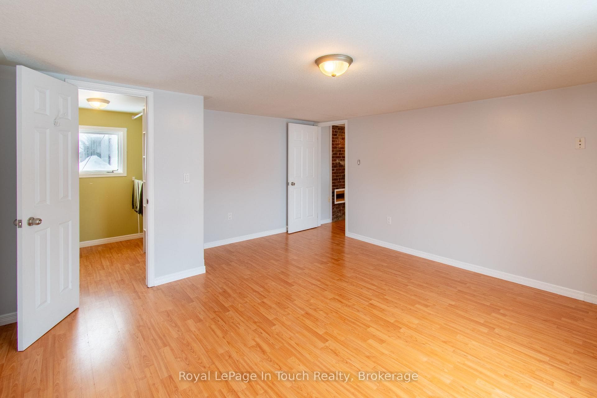 326 Lafontaine Road photo 31