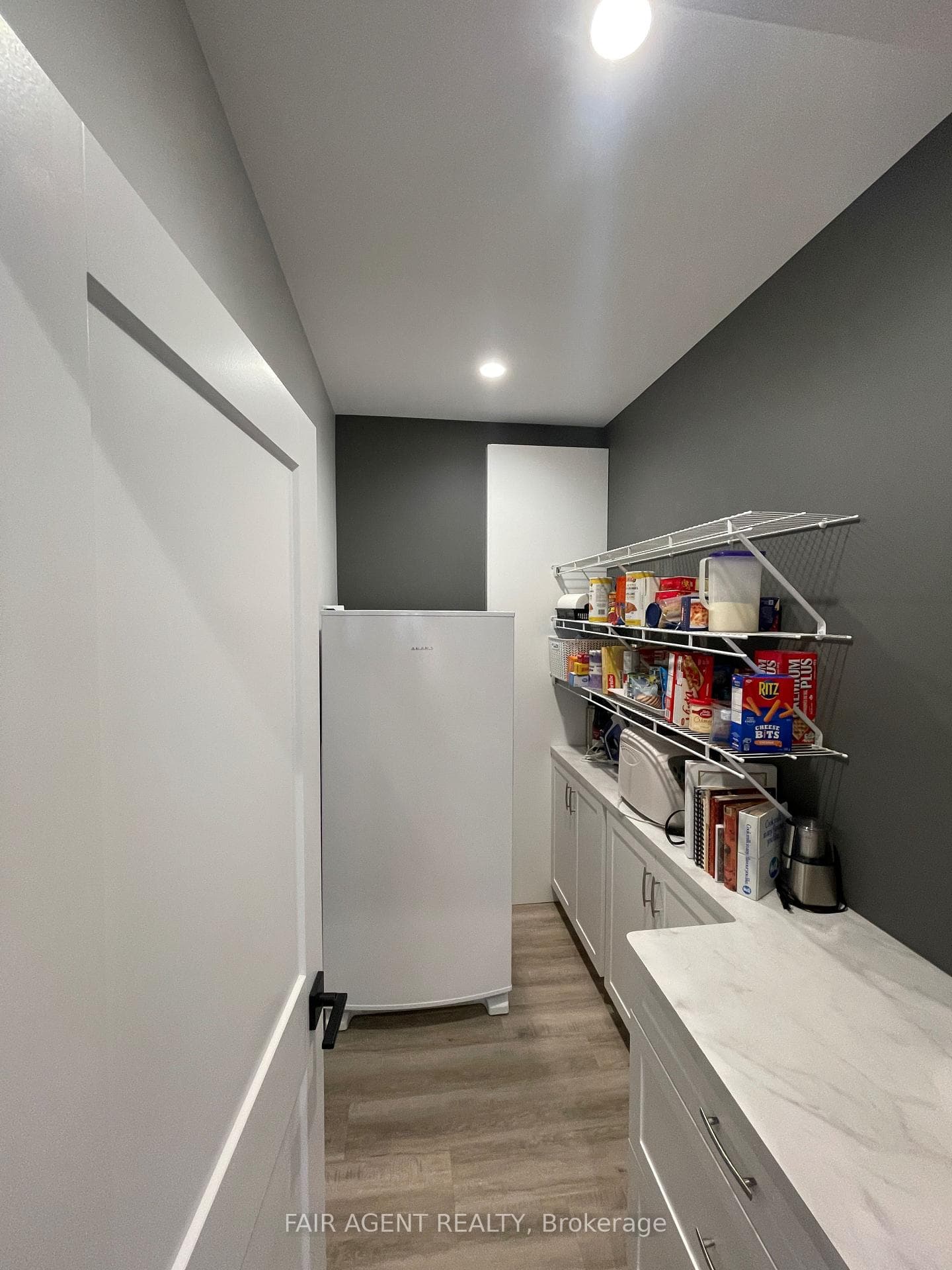 255 Albert Street Unit 2 photo 6