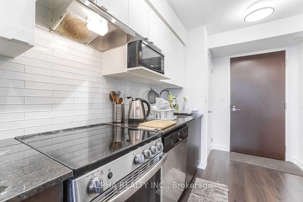 120 Varna Drive Unit 508 photo 9