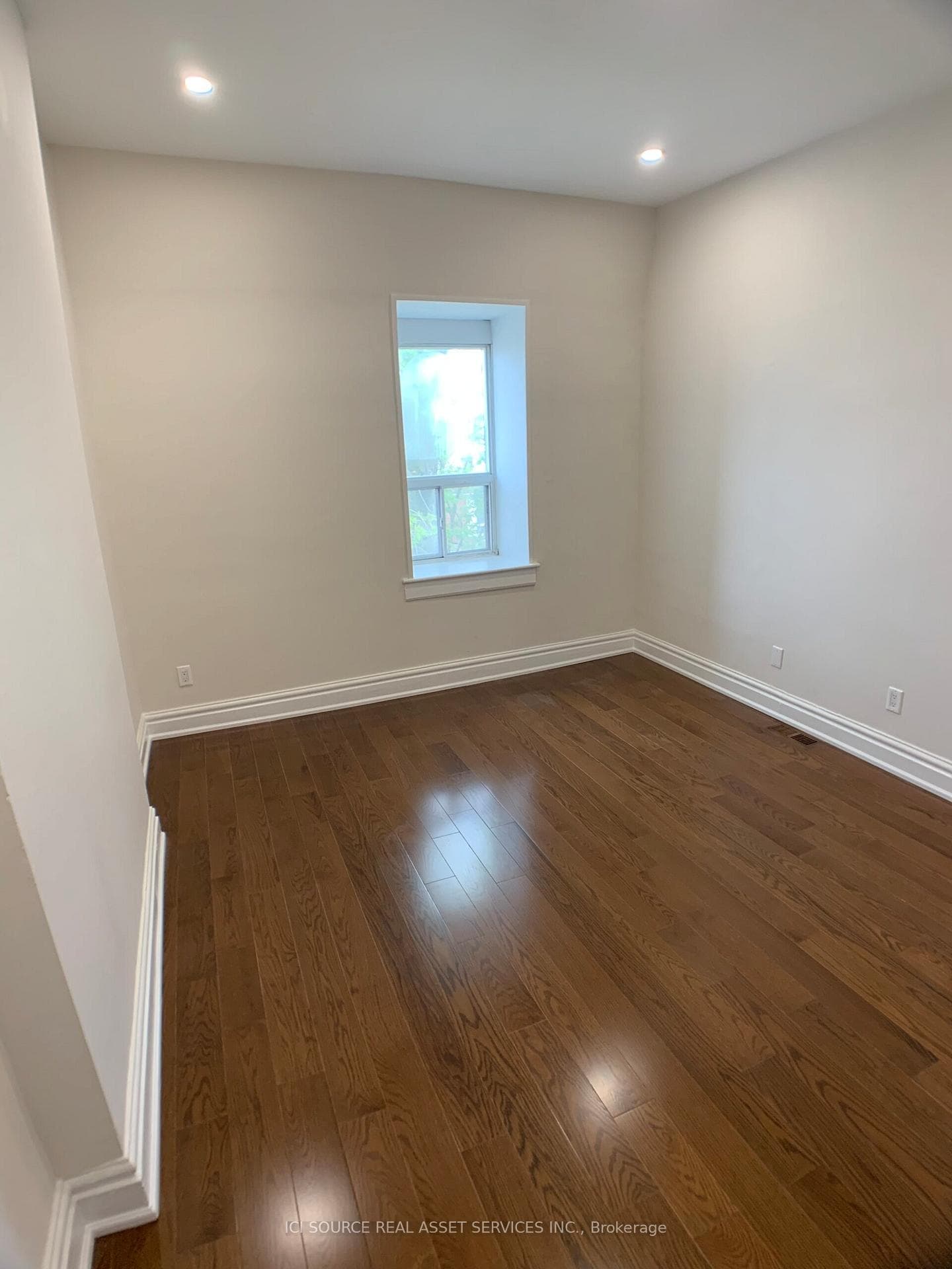 52 Grove Avenue Unit Upper photo 11