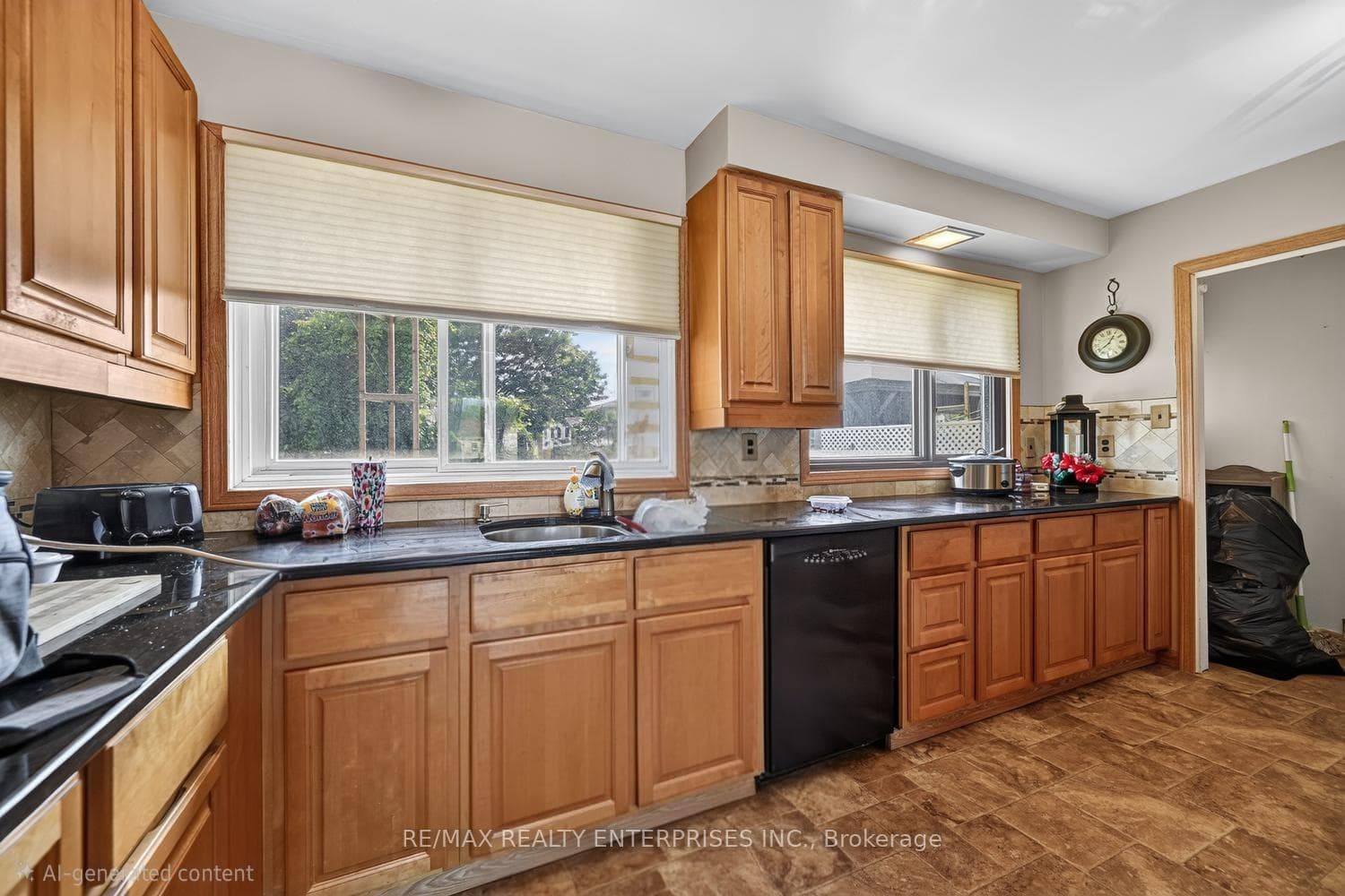 855 Howe Terrace photo 5