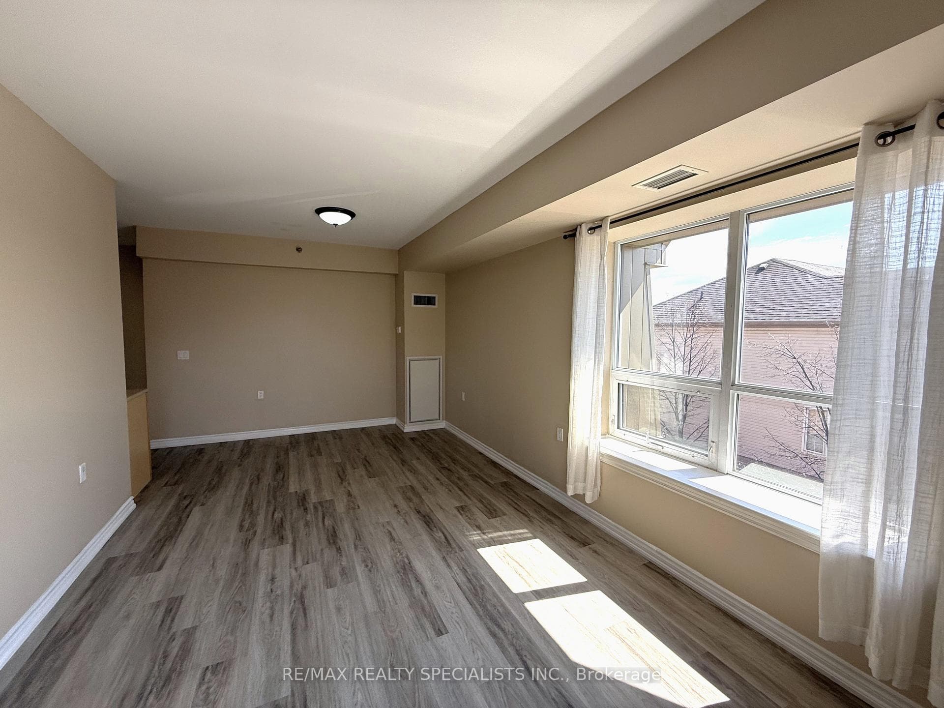 830 Scollard Court Unit 305 photo 15