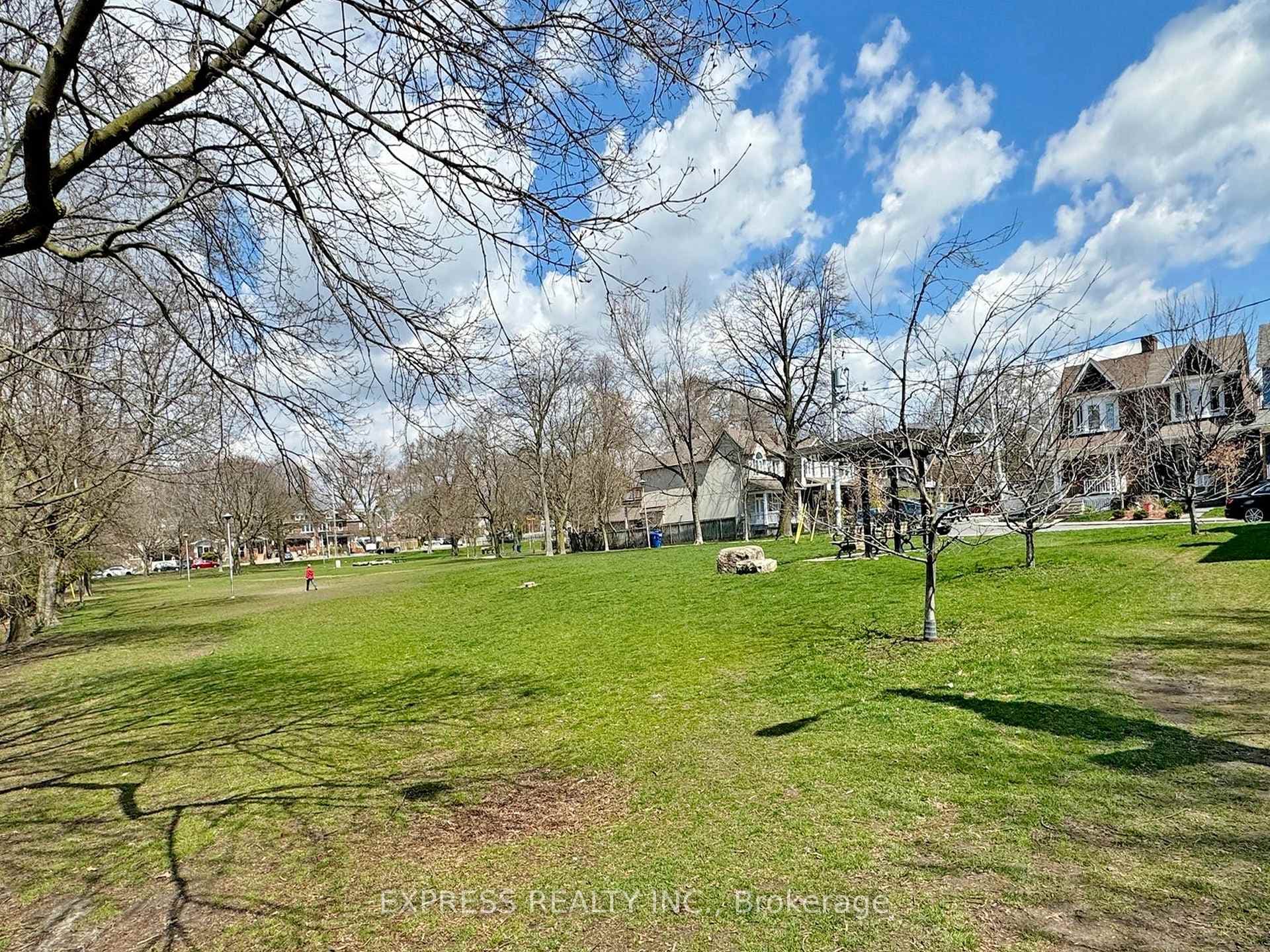 1666 Queen Street Unit 18 photo 40