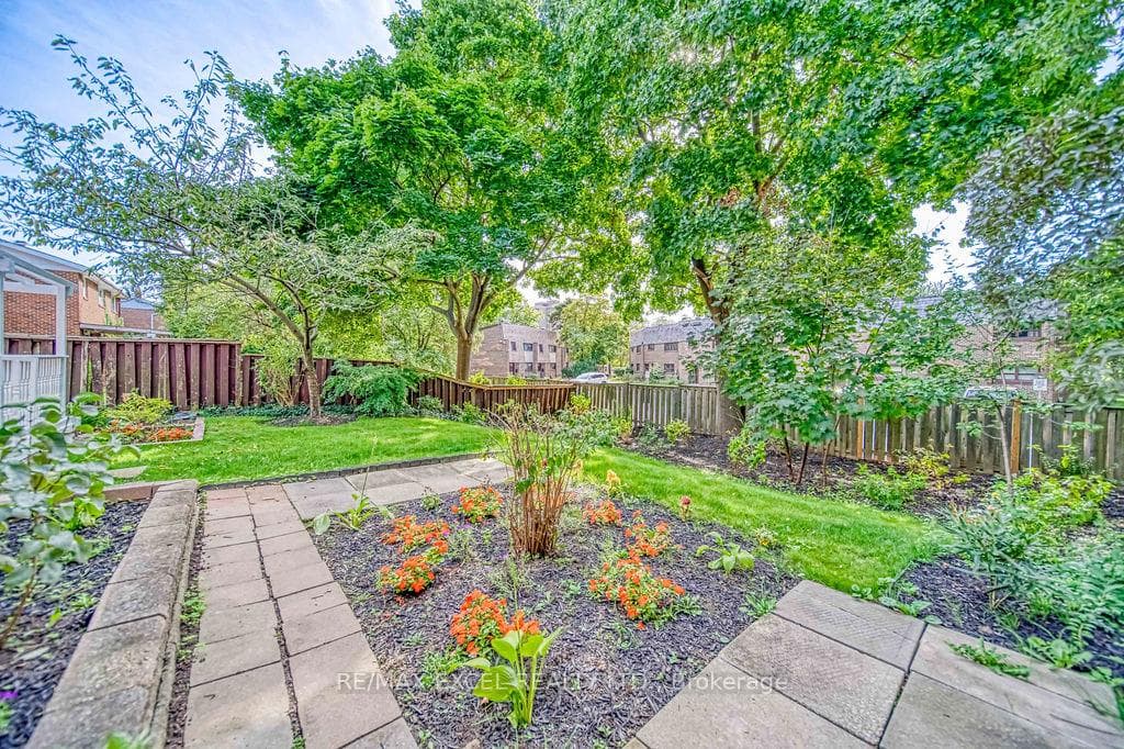 24 Bridlewood Boulevard photo 38