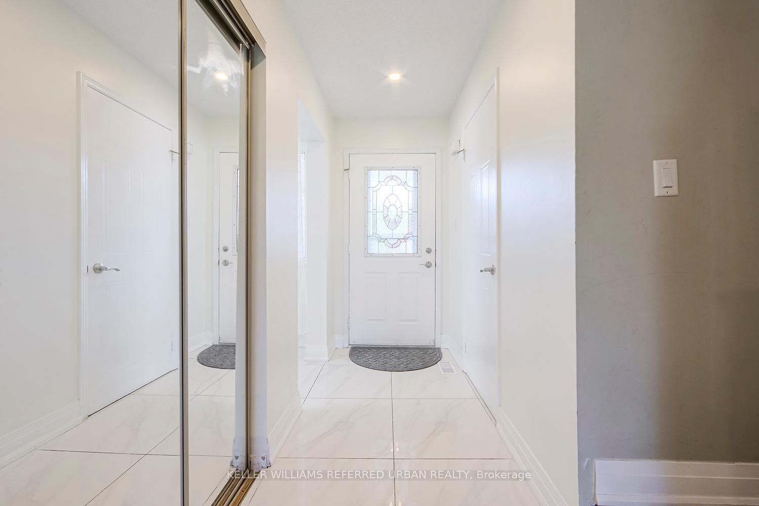 1047 Attersley Drive photo 6
