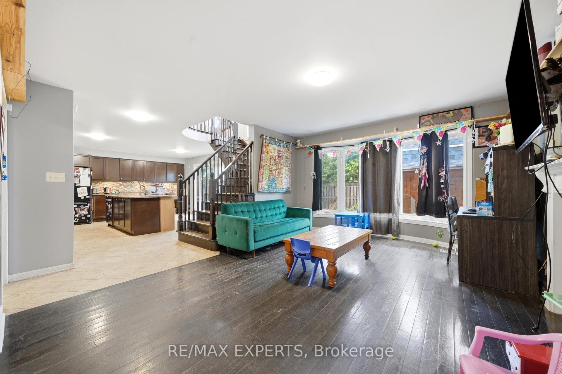 27 Kidd Crescent photo 6