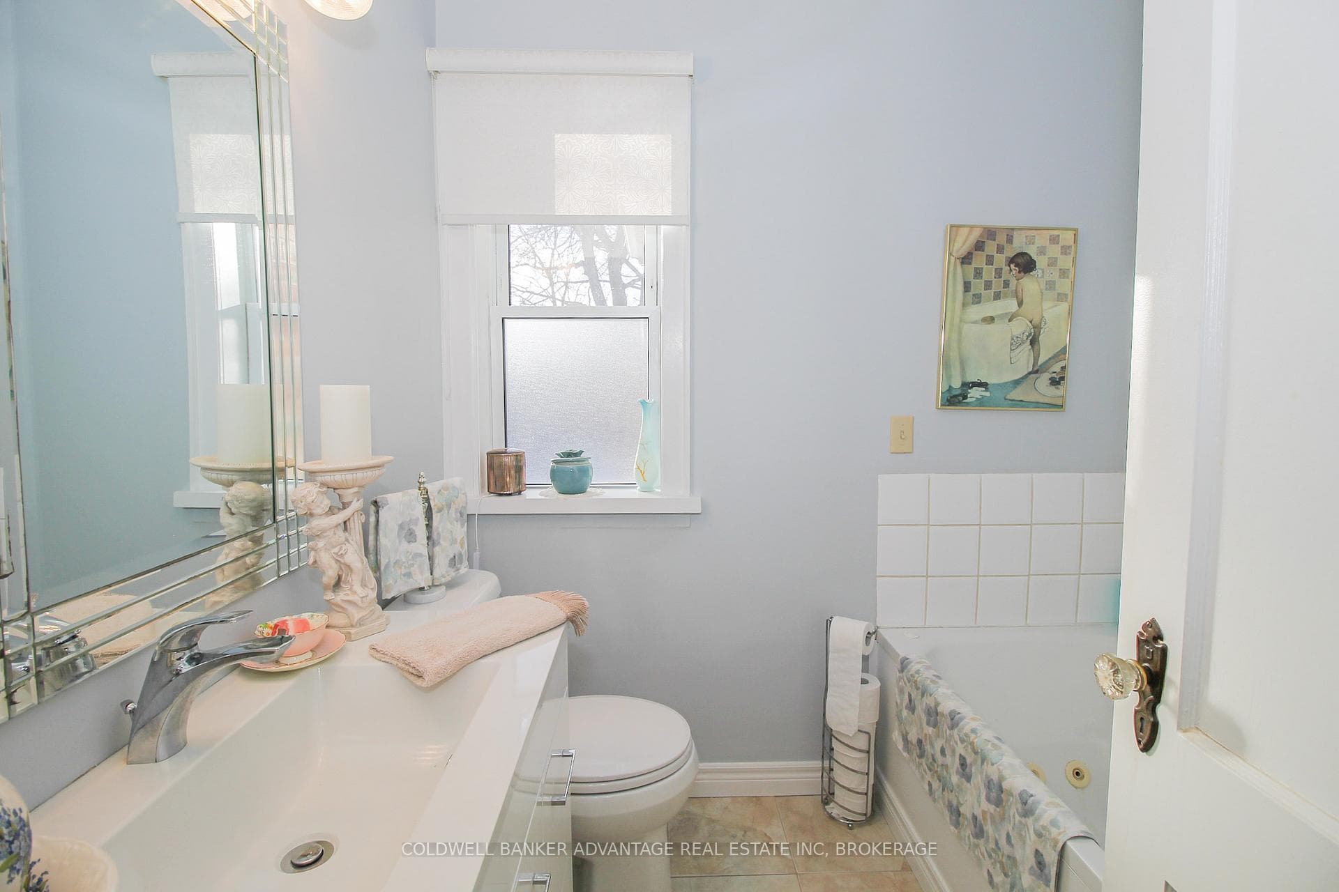 BATHROOM (3PC - TUB)