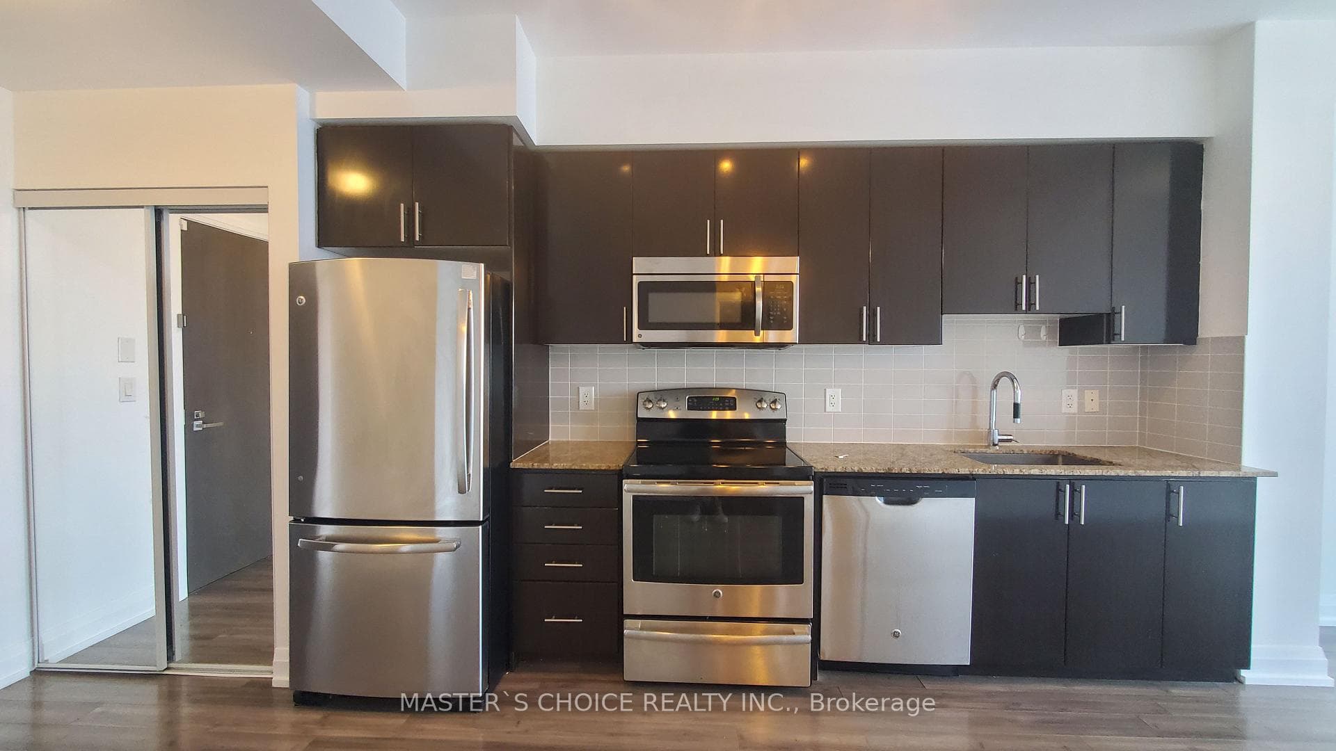 7171 Yonge Street Unit 2311 photo 4