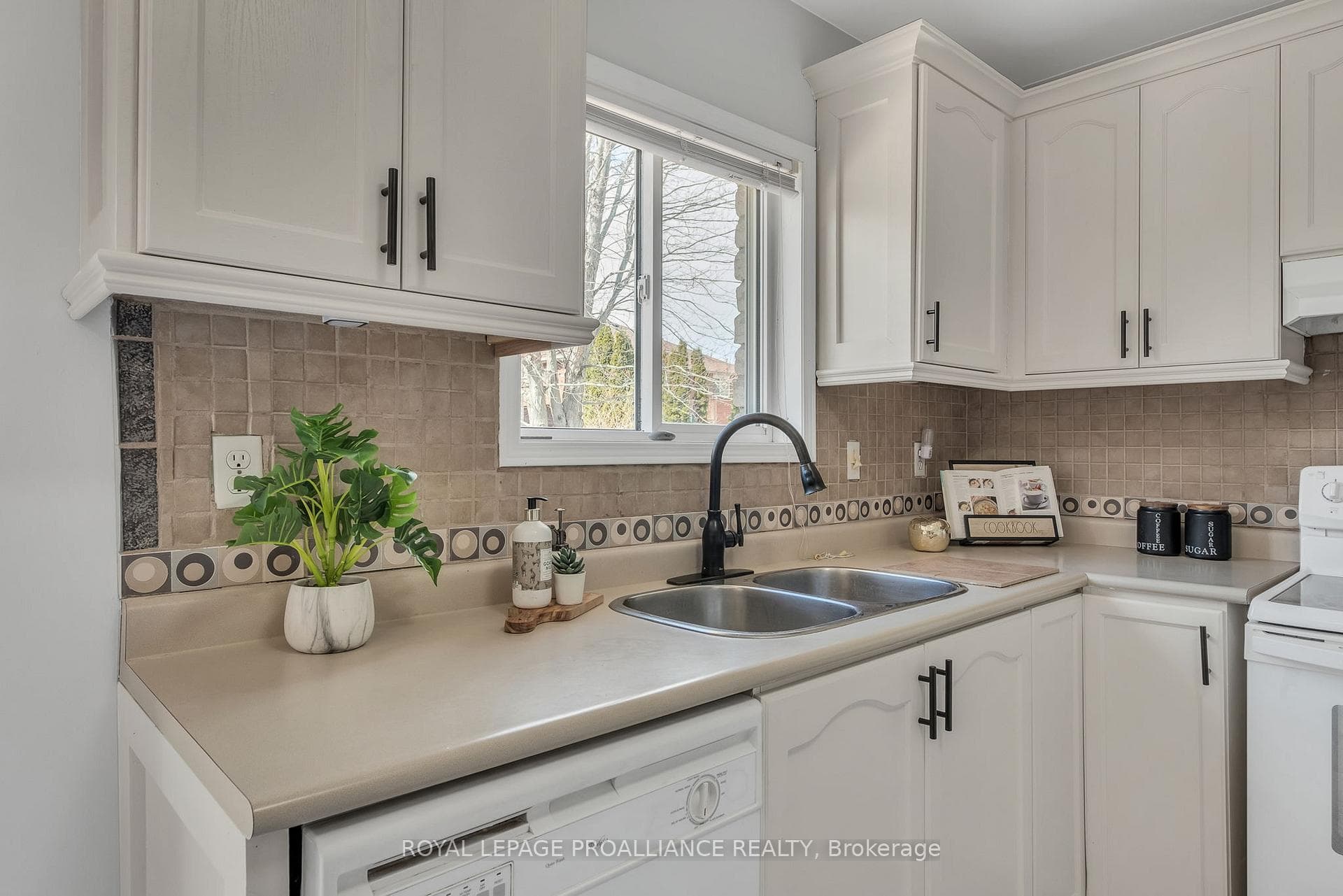 1057 Tillison Avenue photo 16