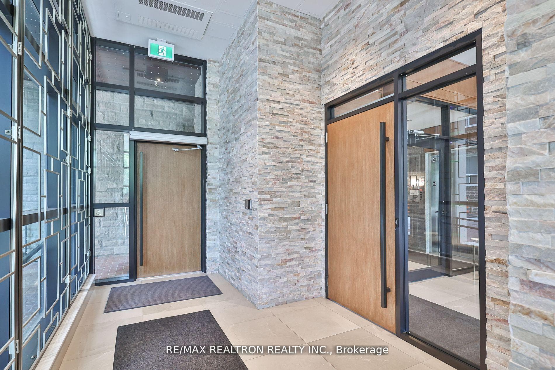 285 Avenue Road Unit 403 photo 33