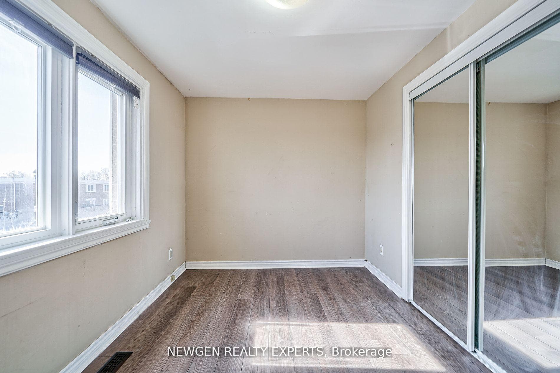 166 Town House Crescent Unit 52 photo 27