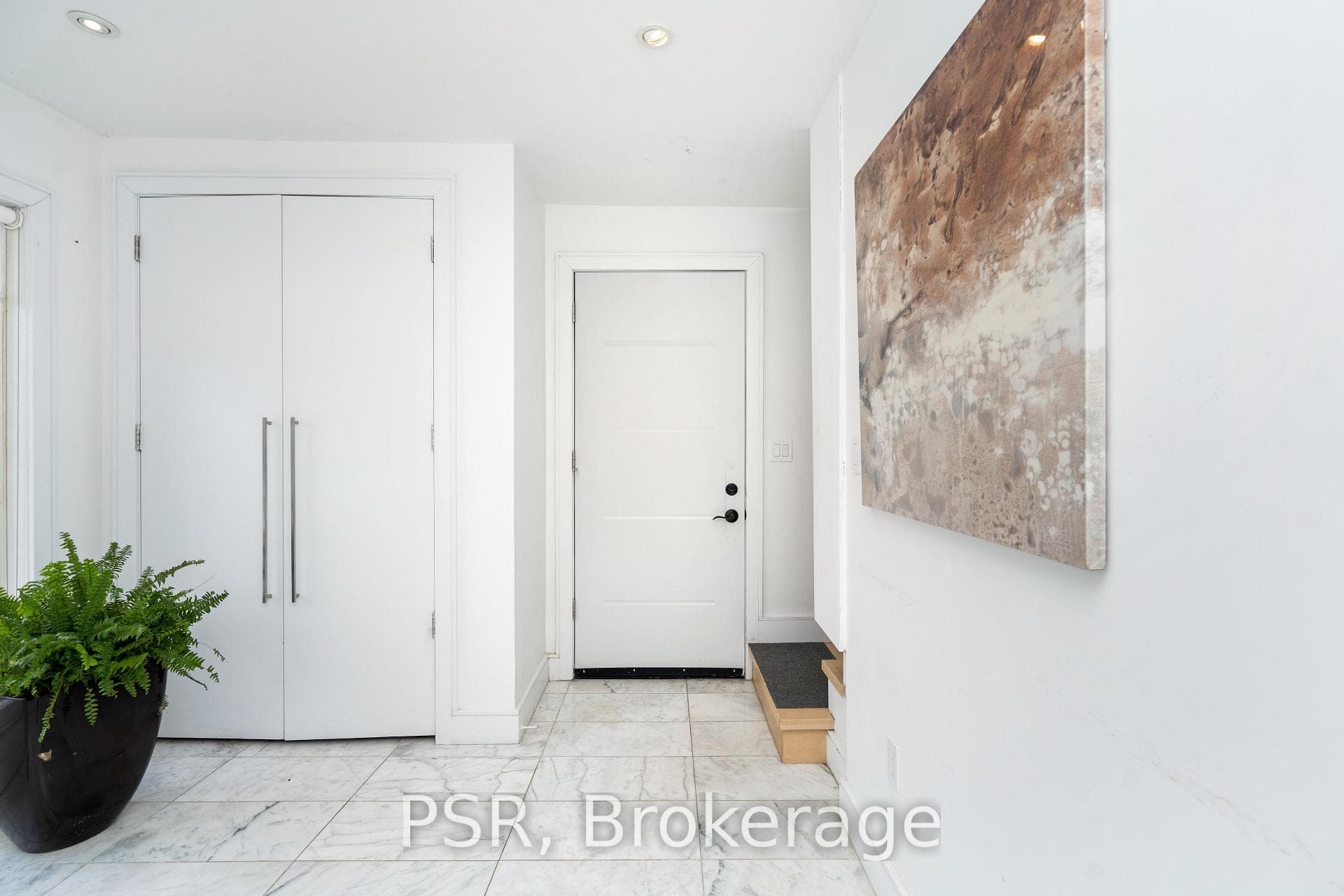 105 Mineola Road photo 10