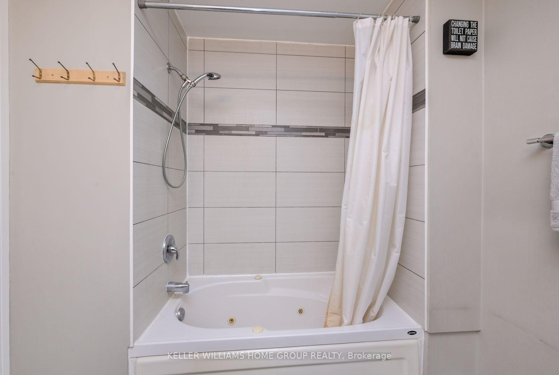 2297 Scythes Street photo 21