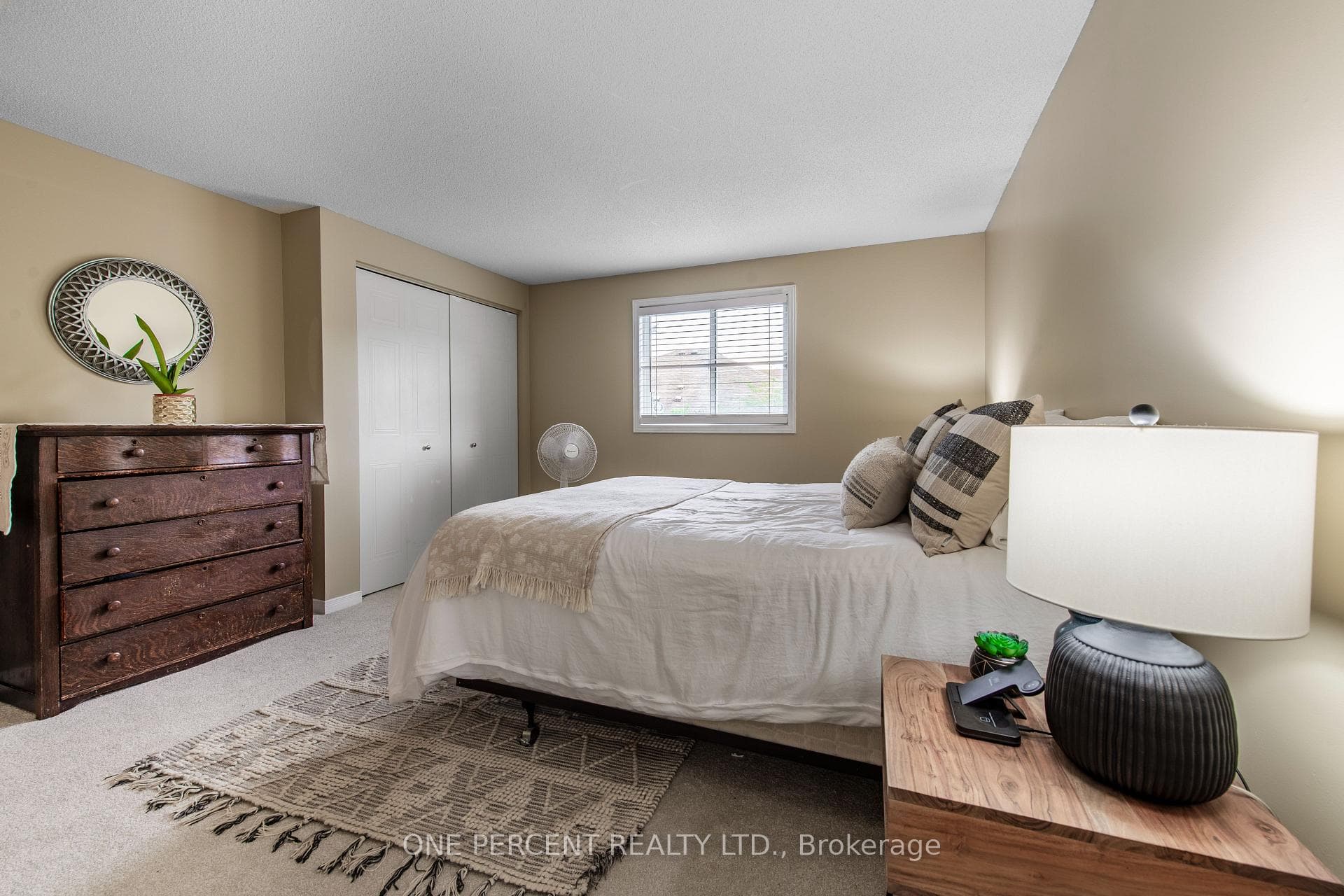 240 Walsh Crescent photo 18