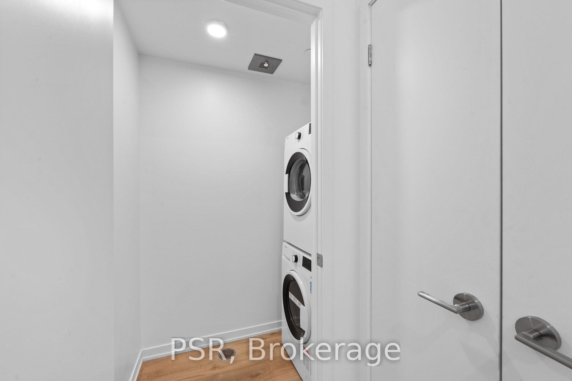 101 Roehampton Avenue Unit 1609 photo 13