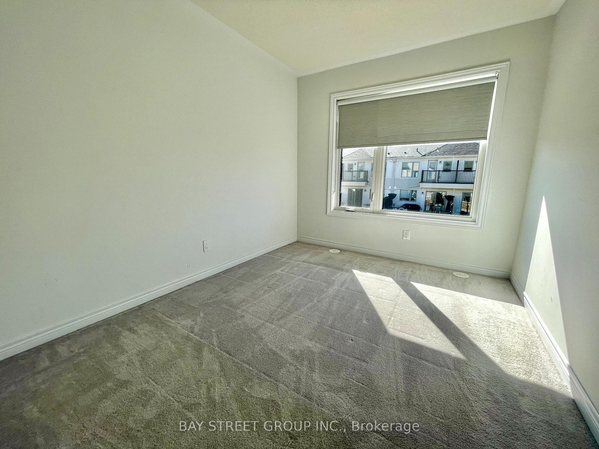 11814 Tenth Line photo 15