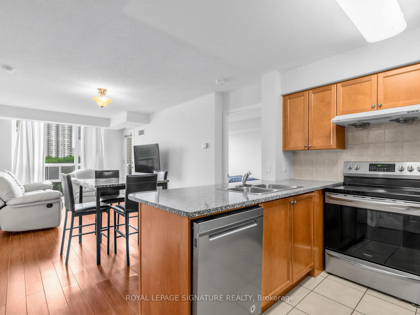 68 Grangeway Avenue Unit 1512 photo 5
