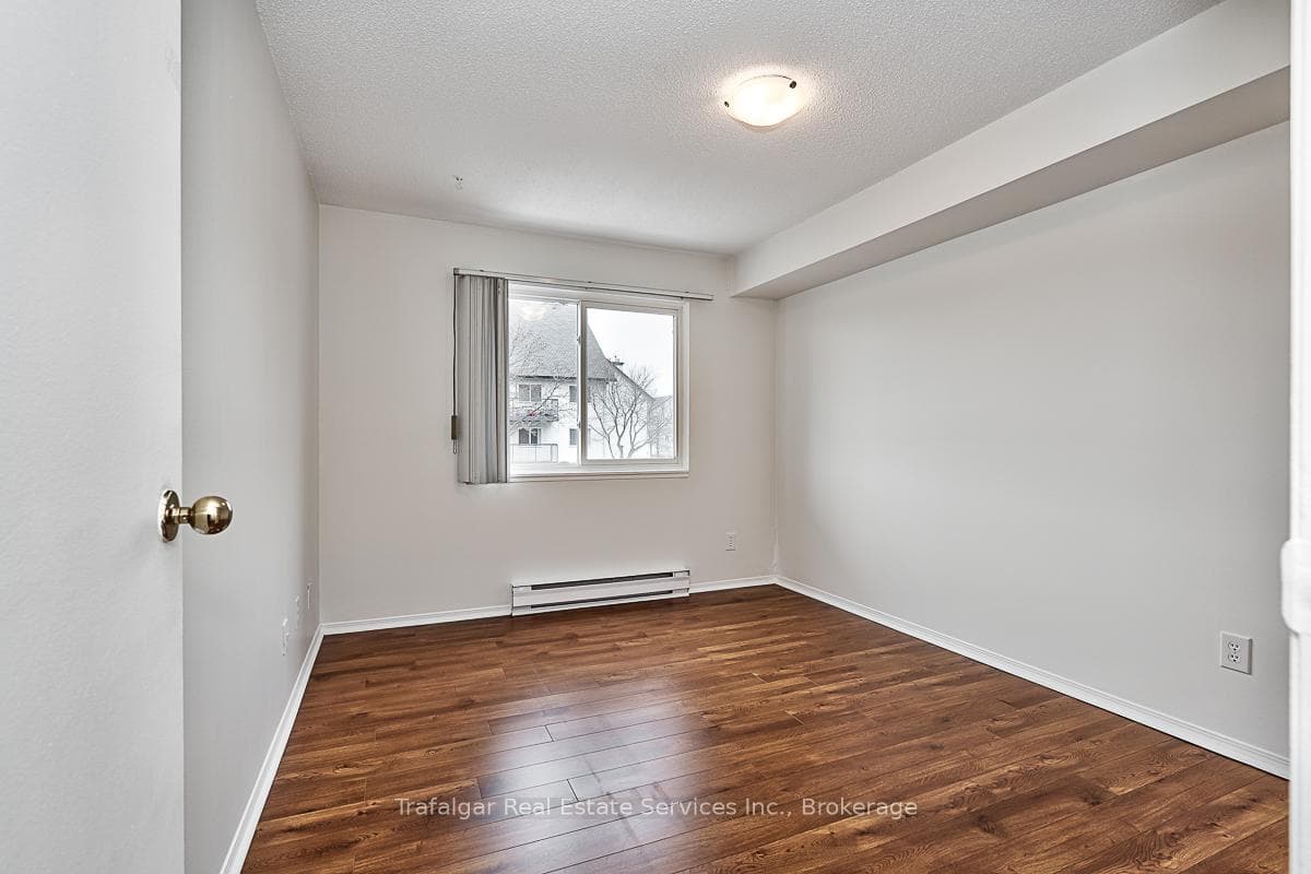 1450 Glen Abbey Gate Unit 221 photo 8