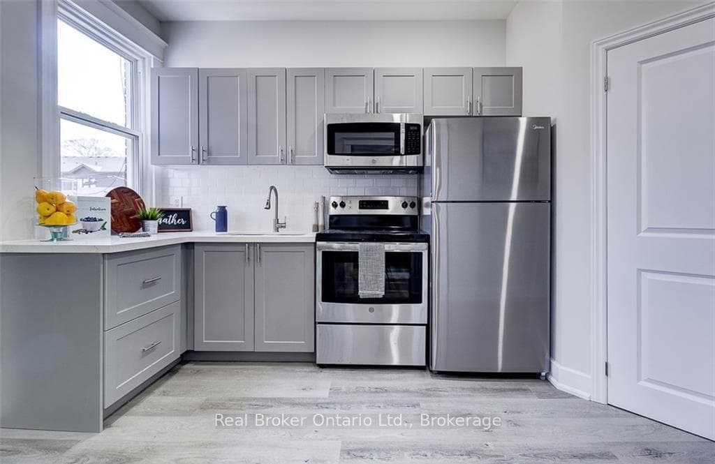 647 Wilson Street photo 16