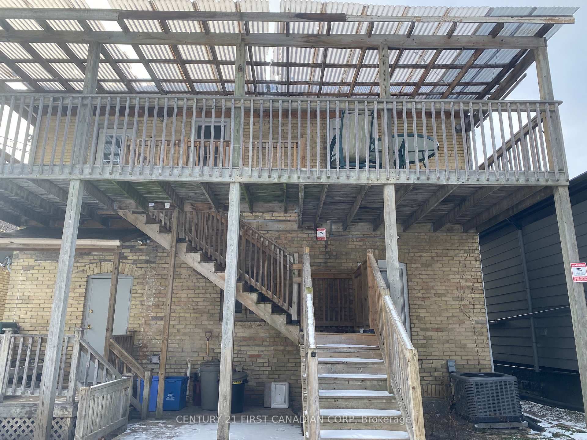 190 WELLINGTON Street Unit UPPER photo 19