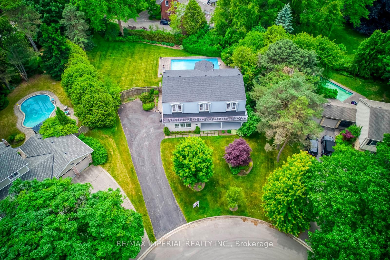 110 Blyth Crescent photo 2