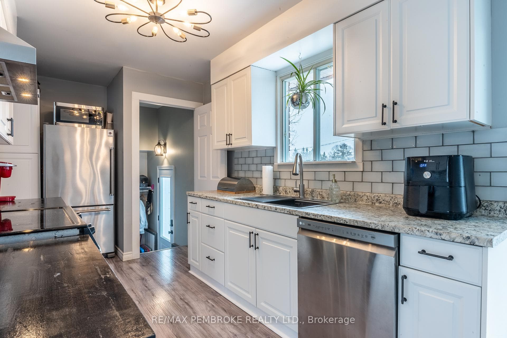 790 Lakeview Drive photo 18