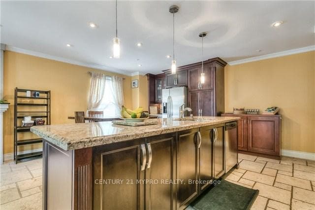 1099 Bridlewood Trail photo 4