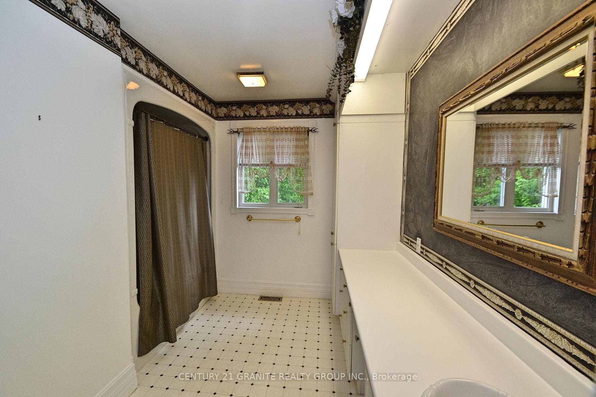 257 Hastings Street photo 13