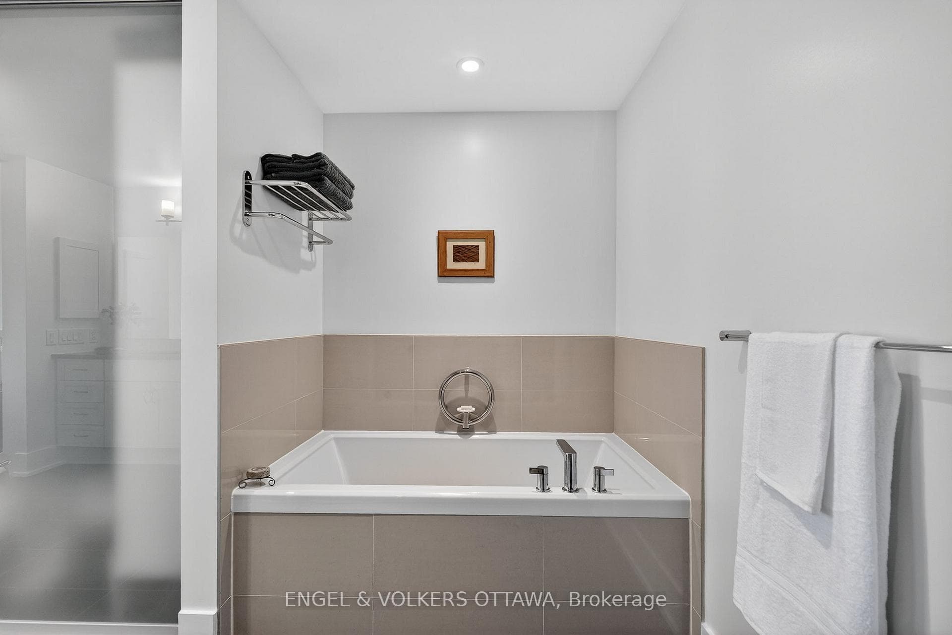131 Holland Avenue Unit 602 photo 21